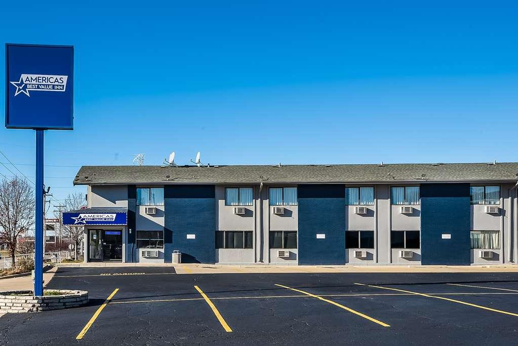 Americas Best Value Inn East Peoria Екстериор снимка