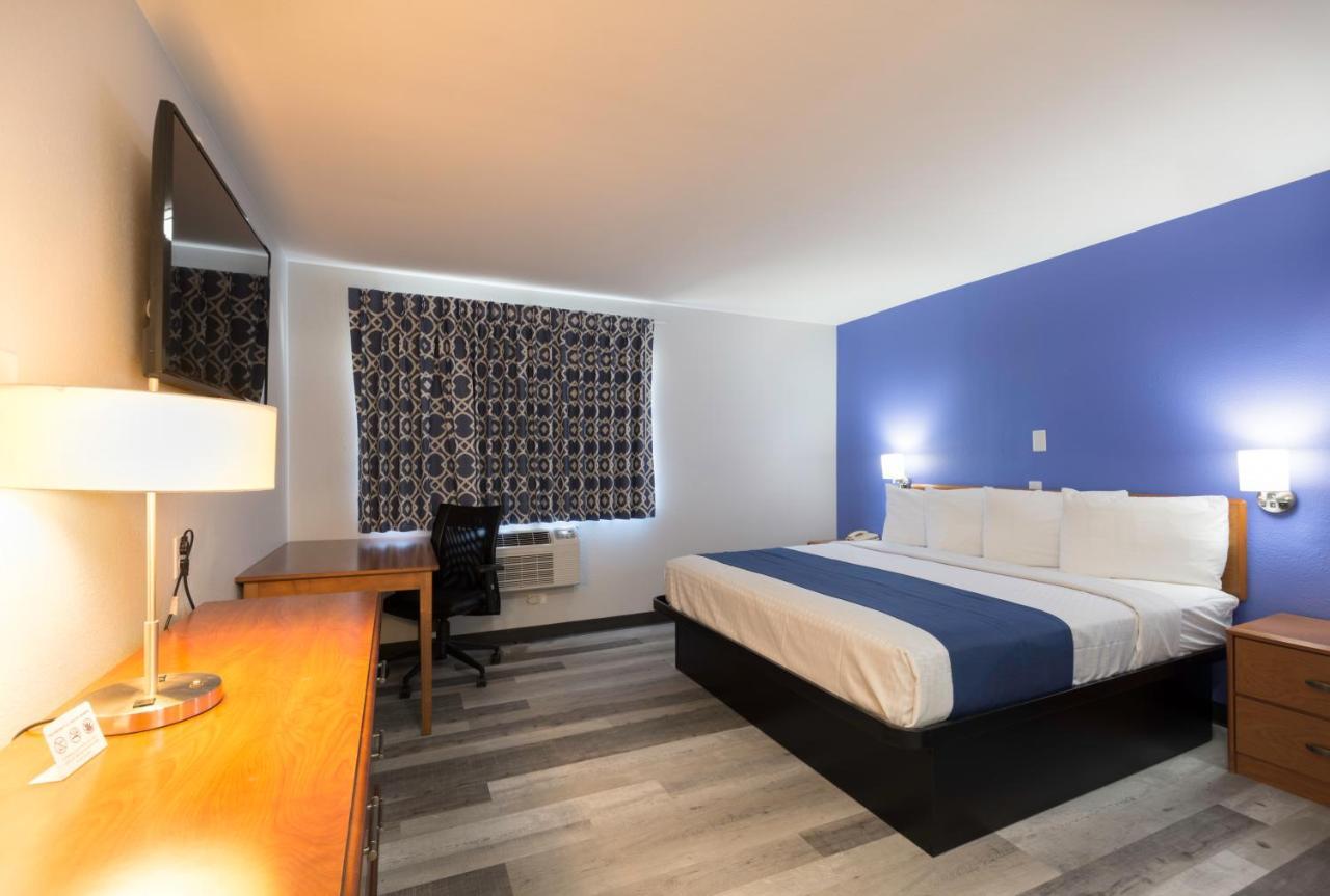 Americas Best Value Inn East Peoria Екстериор снимка